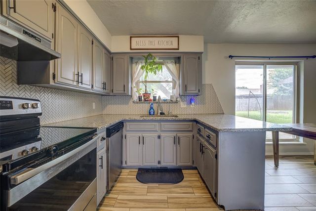 2009 Oakcreek Drive, Norman, OK 73071