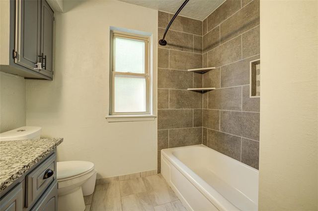 2009 Oakcreek Drive, Norman, OK 73071