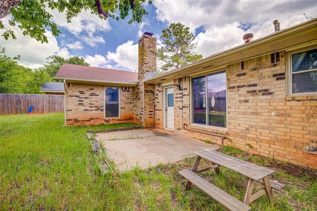 2009 Oakcreek Drive, Norman, OK 73071