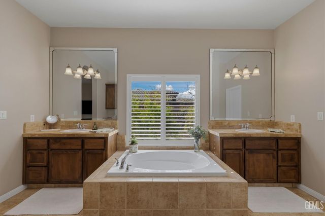 16349 Coastal Court, Bakersfield, CA 93314