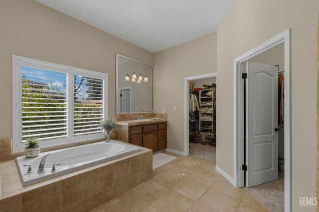 16349 Coastal Court, Bakersfield, CA 93314