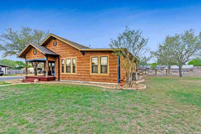 201 Brinkoeter St, Poth, TX 78147