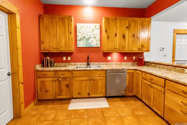 201 Brinkoeter St, Poth, TX 78147