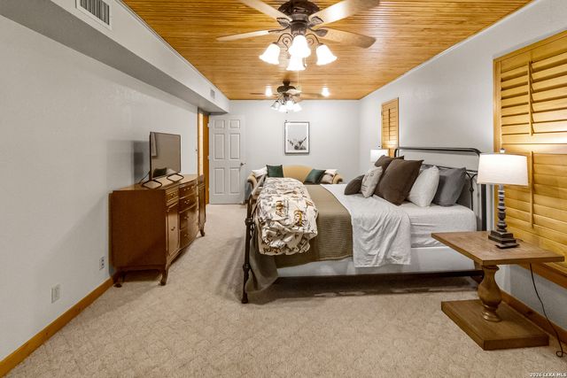 201 Brinkoeter St, Poth, TX 78147