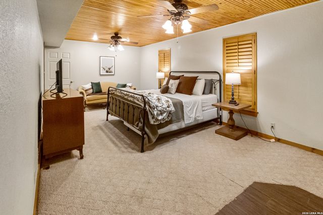 201 Brinkoeter St, Poth, TX 78147
