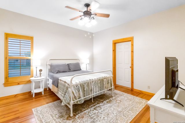 201 Brinkoeter St, Poth, TX 78147
