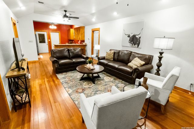 201 Brinkoeter St, Poth, TX 78147