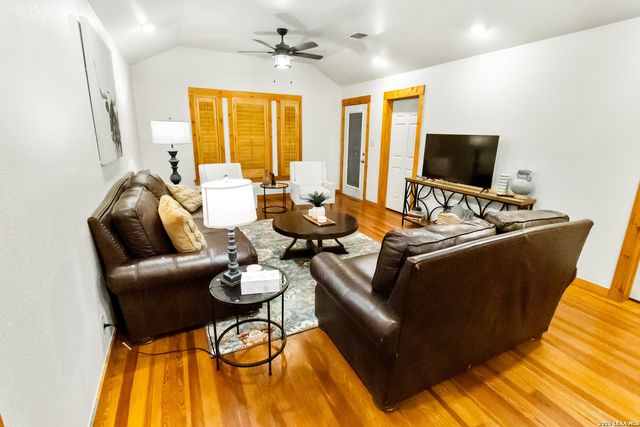 201 Brinkoeter St, Poth, TX 78147
