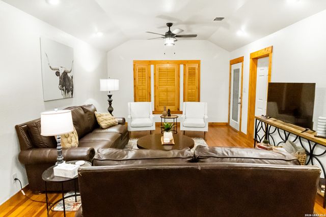 201 Brinkoeter St, Poth, TX 78147