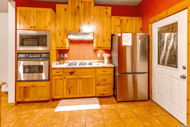 201 Brinkoeter St, Poth, TX 78147