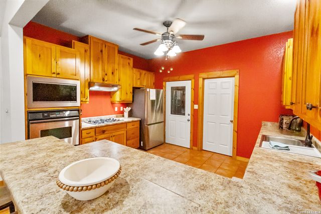 201 Brinkoeter St, Poth, TX 78147