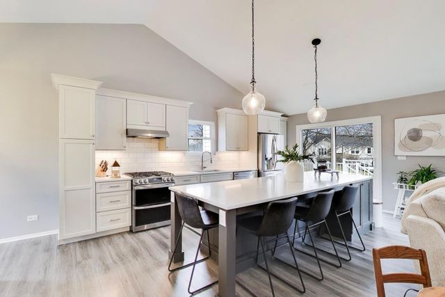 2080 Pennsbury Lane, Hanover Park, IL 60133