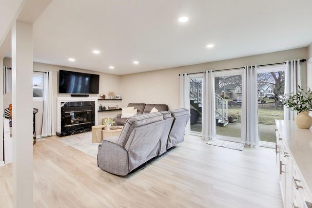 2080 Pennsbury Lane, Hanover Park, IL 60133