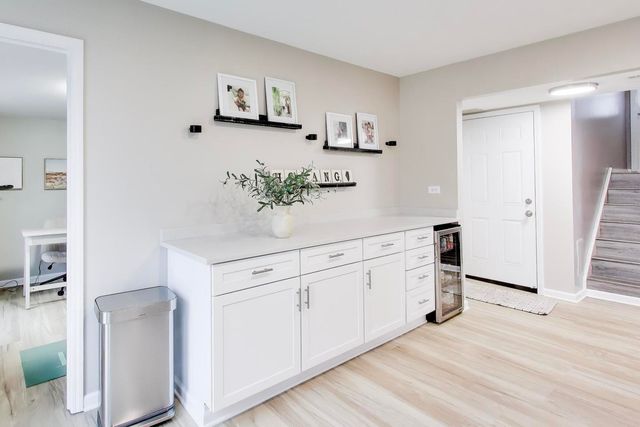 2080 Pennsbury Lane, Hanover Park, IL 60133