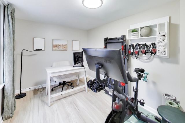 2080 Pennsbury Lane, Hanover Park, IL 60133