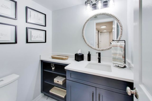 2080 Pennsbury Lane, Hanover Park, IL 60133