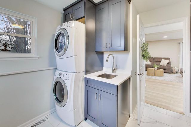 2080 Pennsbury Lane, Hanover Park, IL 60133