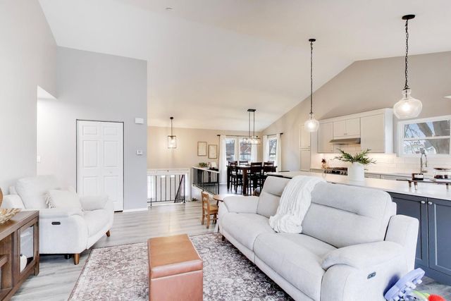 2080 Pennsbury Lane, Hanover Park, IL 60133