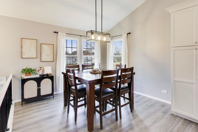 2080 Pennsbury Lane, Hanover Park, IL 60133