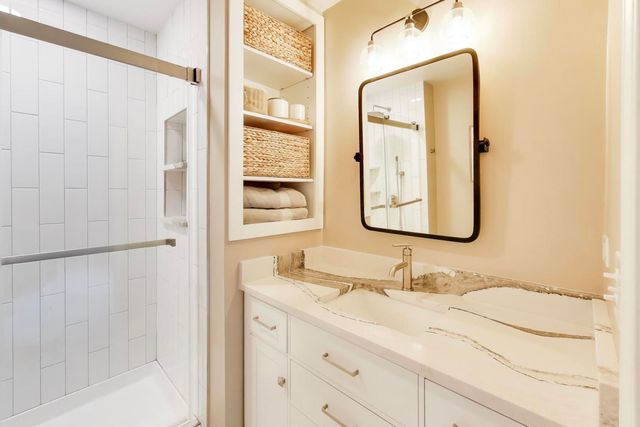 2080 Pennsbury Lane, Hanover Park, IL 60133