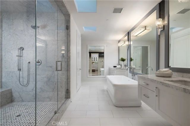 2 Rue Biarritz, Newport Beach, CA 92660