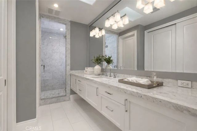 2 Rue Biarritz, Newport Beach, CA 92660