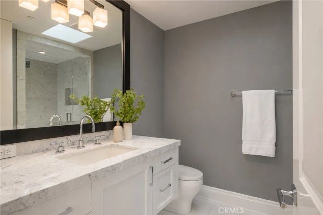 2 Rue Biarritz, Newport Beach, CA 92660