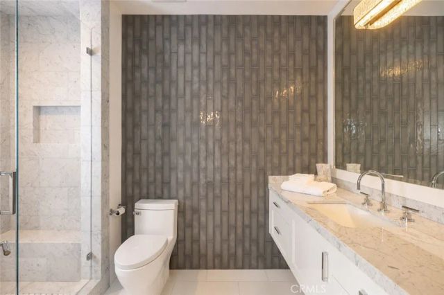 2 Rue Biarritz, Newport Beach, CA 92660