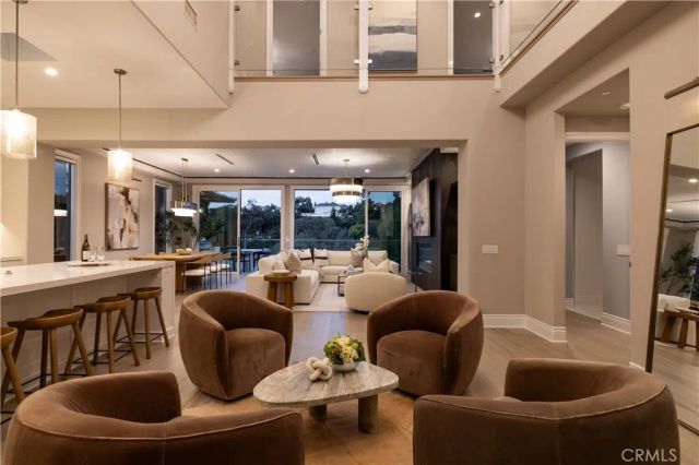 2 Rue Biarritz, Newport Beach, CA 92660