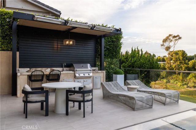 2 Rue Biarritz, Newport Beach, CA 92660