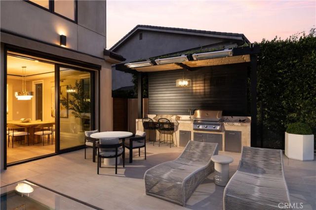 2 Rue Biarritz, Newport Beach, CA 92660