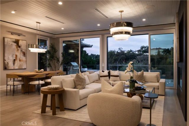 2 Rue Biarritz, Newport Beach, CA 92660