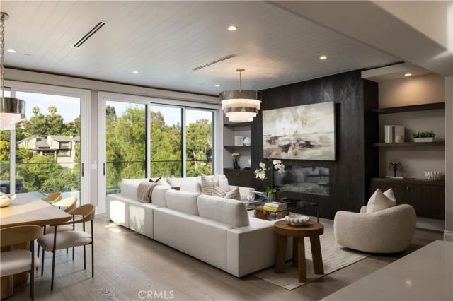 2 Rue Biarritz, Newport Beach, CA 92660
