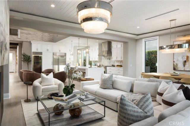 2 Rue Biarritz, Newport Beach, CA 92660