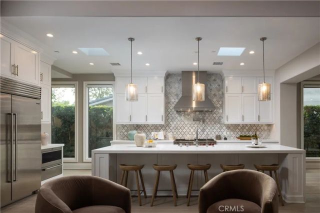 2 Rue Biarritz, Newport Beach, CA 92660