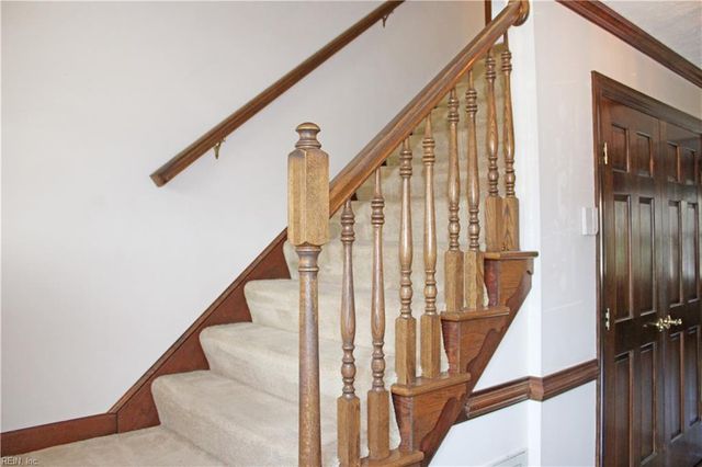5 Waterford CIR, Hampton, VA 23666