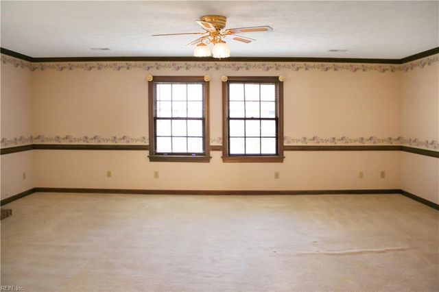 5 Waterford CIR, Hampton, VA 23666