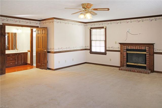 5 Waterford CIR, Hampton, VA 23666