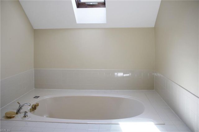 5 Waterford CIR, Hampton, VA 23666
