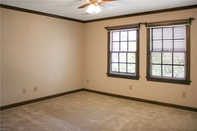 5 Waterford CIR, Hampton, VA 23666