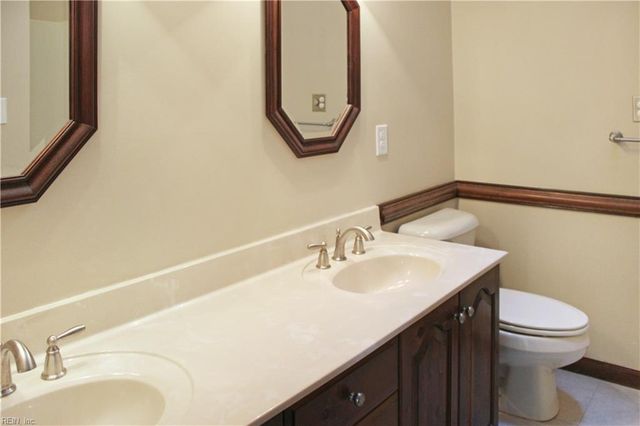 5 Waterford CIR, Hampton, VA 23666