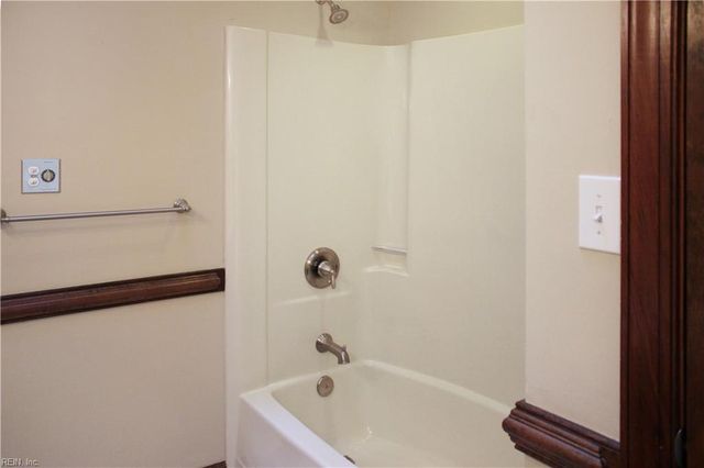 5 Waterford CIR, Hampton, VA 23666