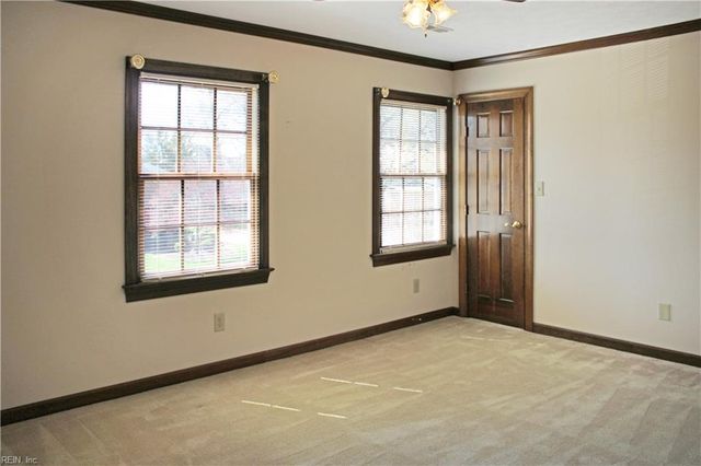 5 Waterford CIR, Hampton, VA 23666