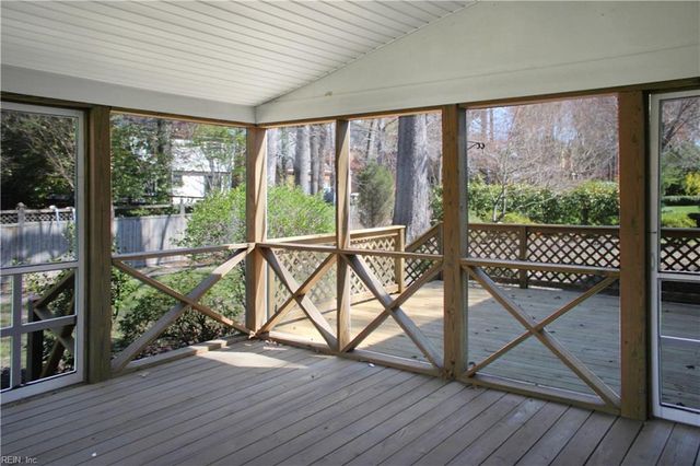 5 Waterford CIR, Hampton, VA 23666