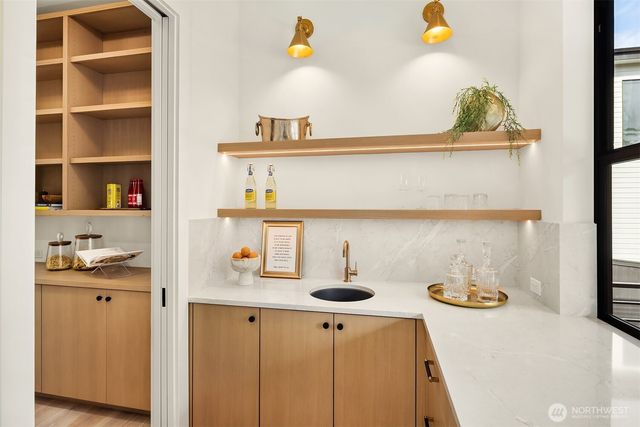 11315 113th Place NE, Kirkland, WA 98033