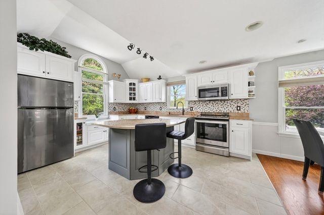 18 Cedarledge Vlg 18, Cohasset, MA 02025