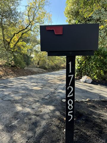 17285 Hillcrest Ave, Sonoma, CA 95476