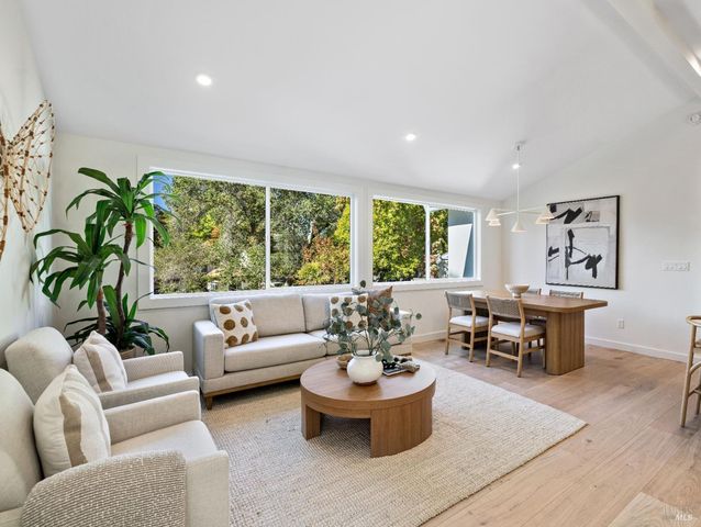 17285 Hillcrest Ave, Sonoma, CA 95476