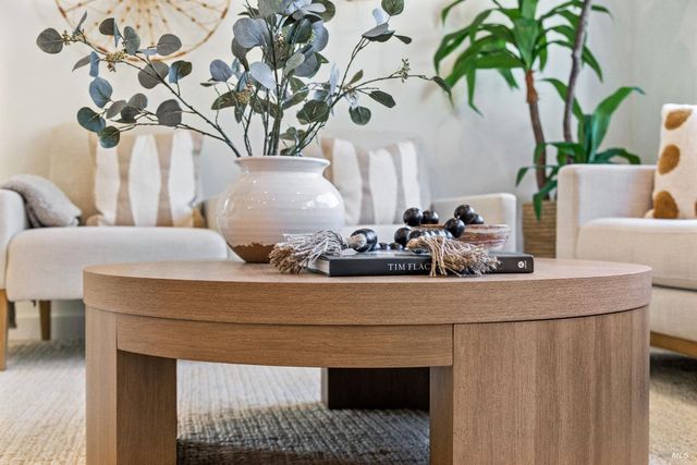 17285 Hillcrest Ave, Sonoma, CA 95476