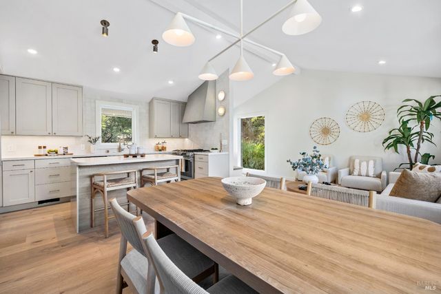 17285 Hillcrest Ave, Sonoma, CA 95476